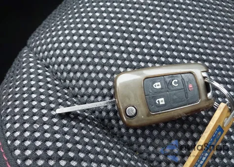 2017 Chevrolet Equinox Lt z USA, uszkodzony, nr VIN 2GNALCEK5H1581798